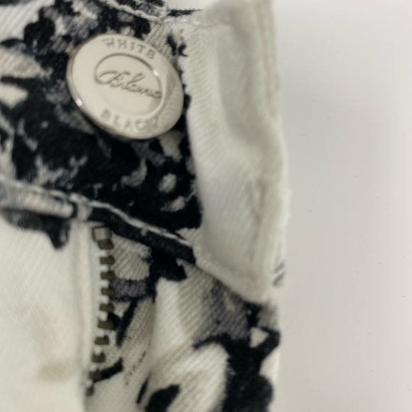 Women’s WHBM Black and white floral jeans - Picture 2 of 7